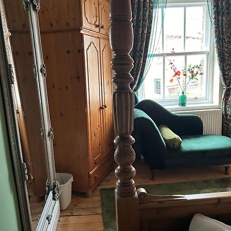 The Buxton Retreat A Luxurious 3-Storey Townhouse With Four Poster Bed And Double Jacuzzi Bath" Екстериор снимка