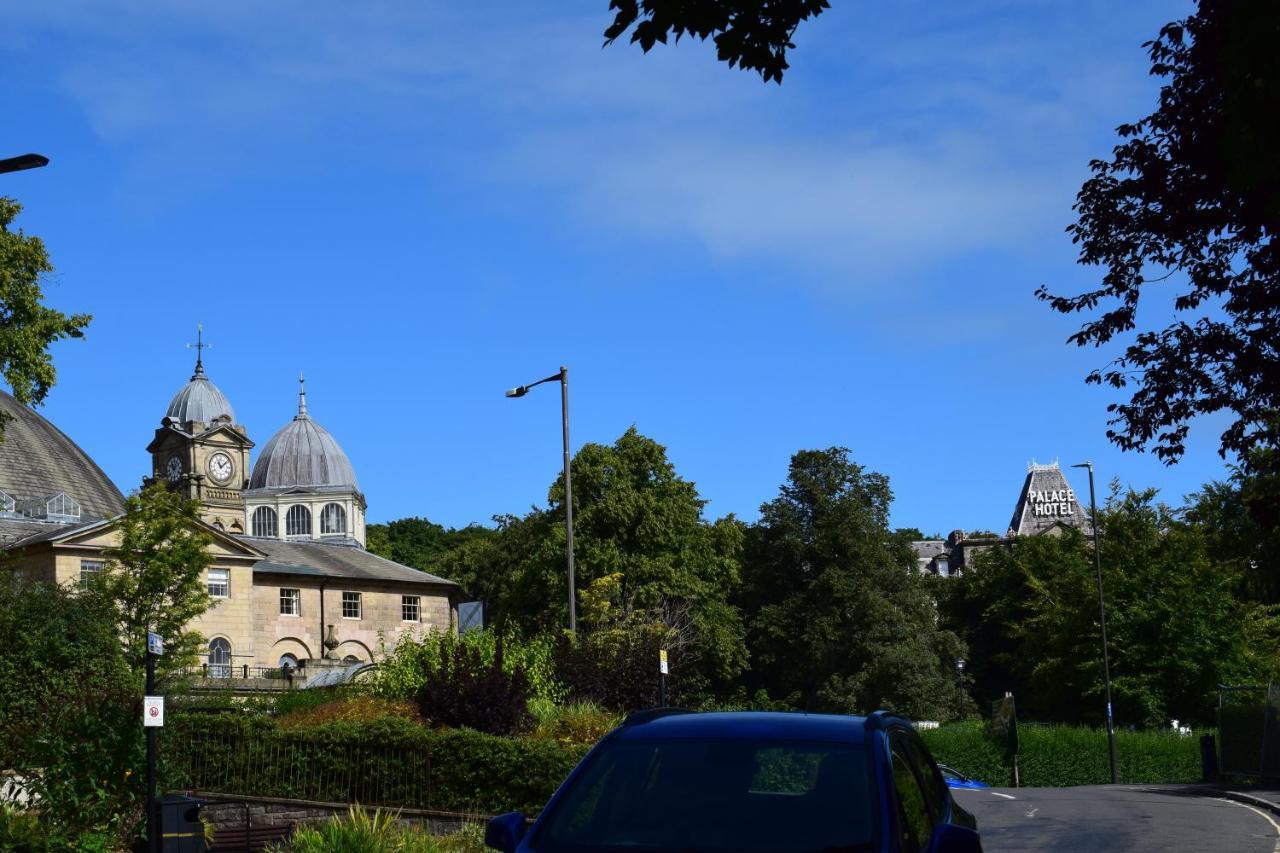 The Buxton Retreat A Luxurious 3-Storey Townhouse With Four Poster Bed And Double Jacuzzi Bath" Екстериор снимка