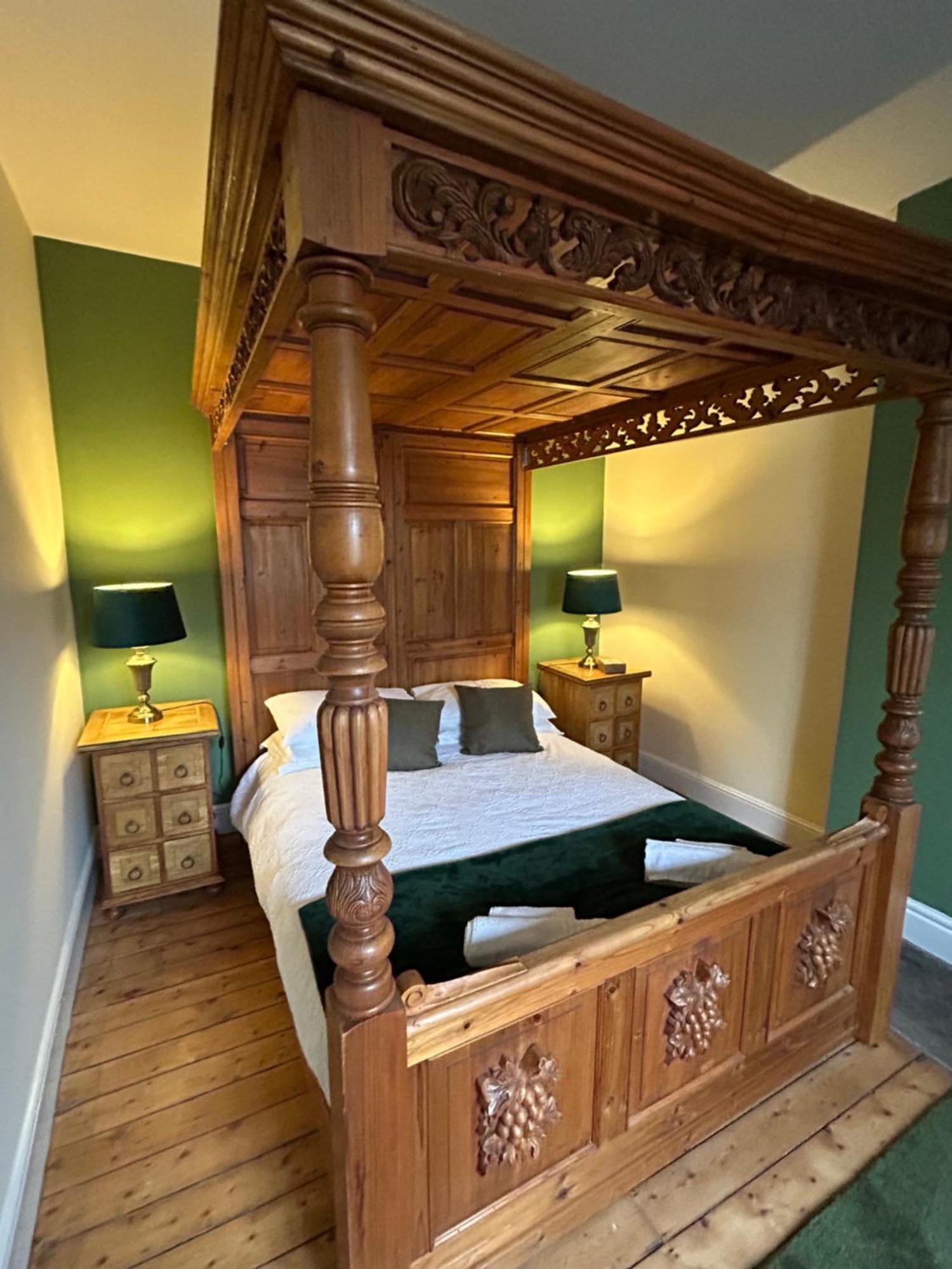 The Buxton Retreat A Luxurious 3-Storey Townhouse With Four Poster Bed And Double Jacuzzi Bath" Екстериор снимка